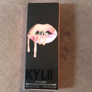 Kylie Jenner matte lipstick & lip liner-KOKO K NWT